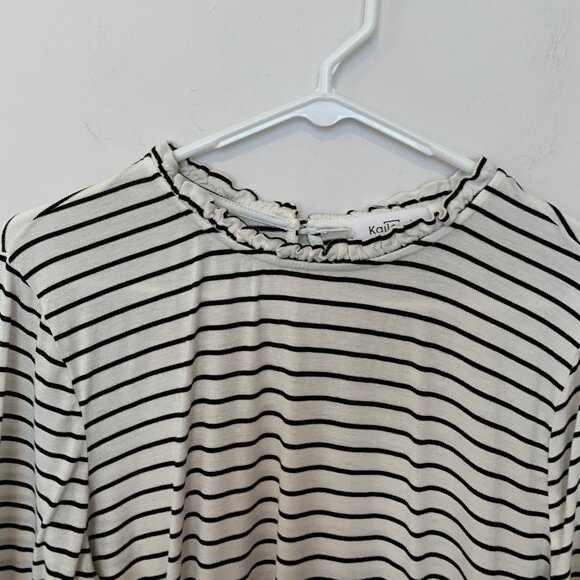 ๐ฑ 5 FOR $10. KALEIGH BLACK & WHITE STRIPED RAYON TOP SIZE XX-LARGE - Picture 2 of 4